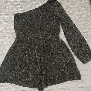 Lulu's Black and Gold One-Shoulder Romper - Size Large